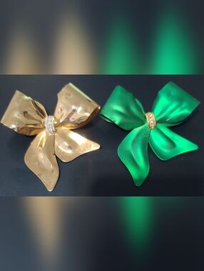 VTG whimsical Green and gold Bow brooch set